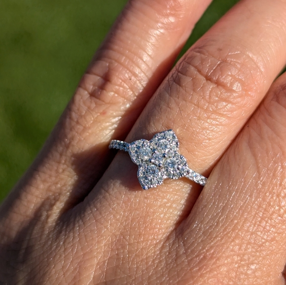 14K Solid White Gold Diamond Clover Flower Ring - Picture 12 of 12